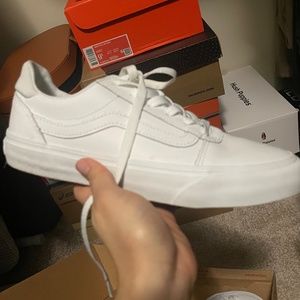 Ward Deluxe White vans with box